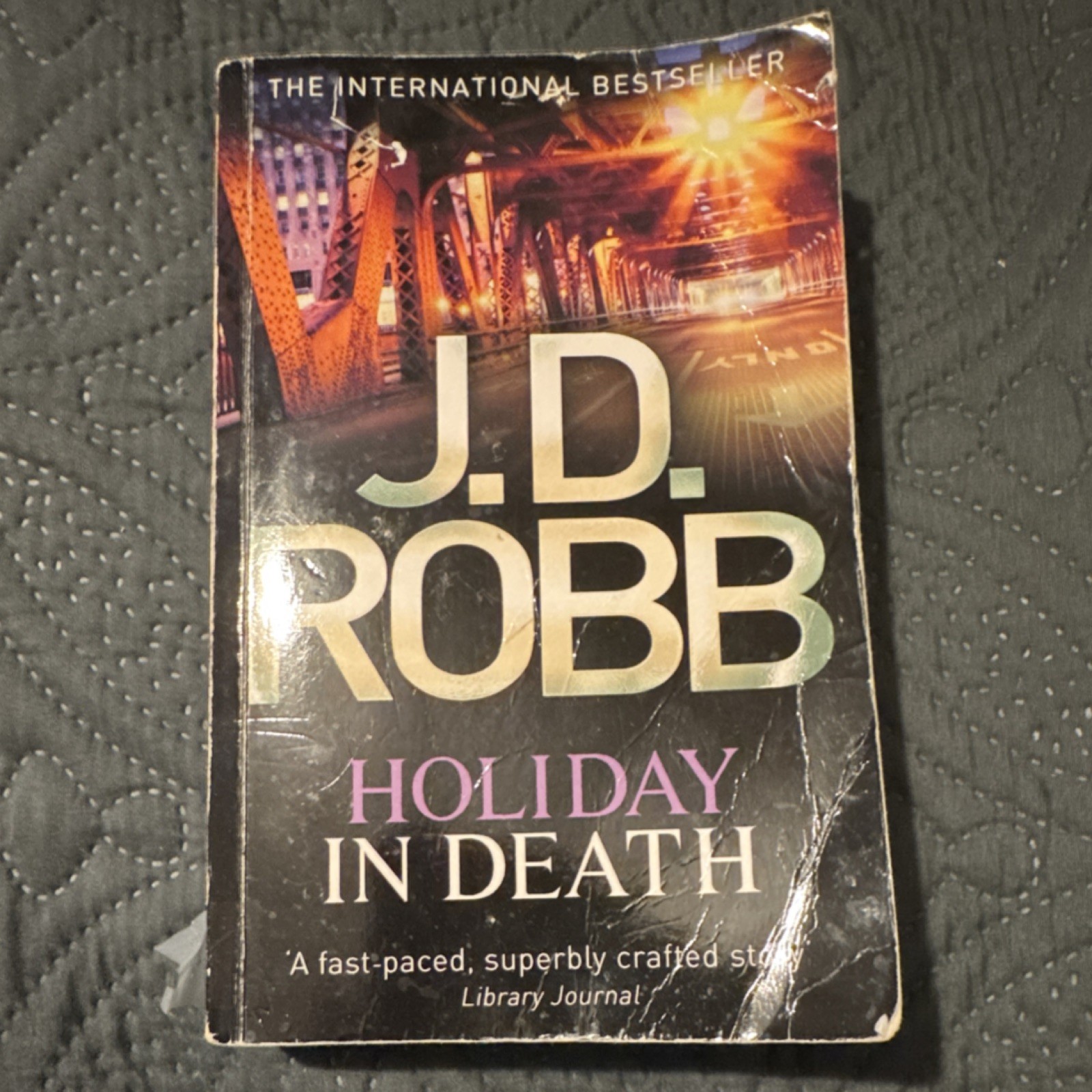 J. D. Robb Holiday in Death Paperback English In Death Piatkus Mystery Christmas