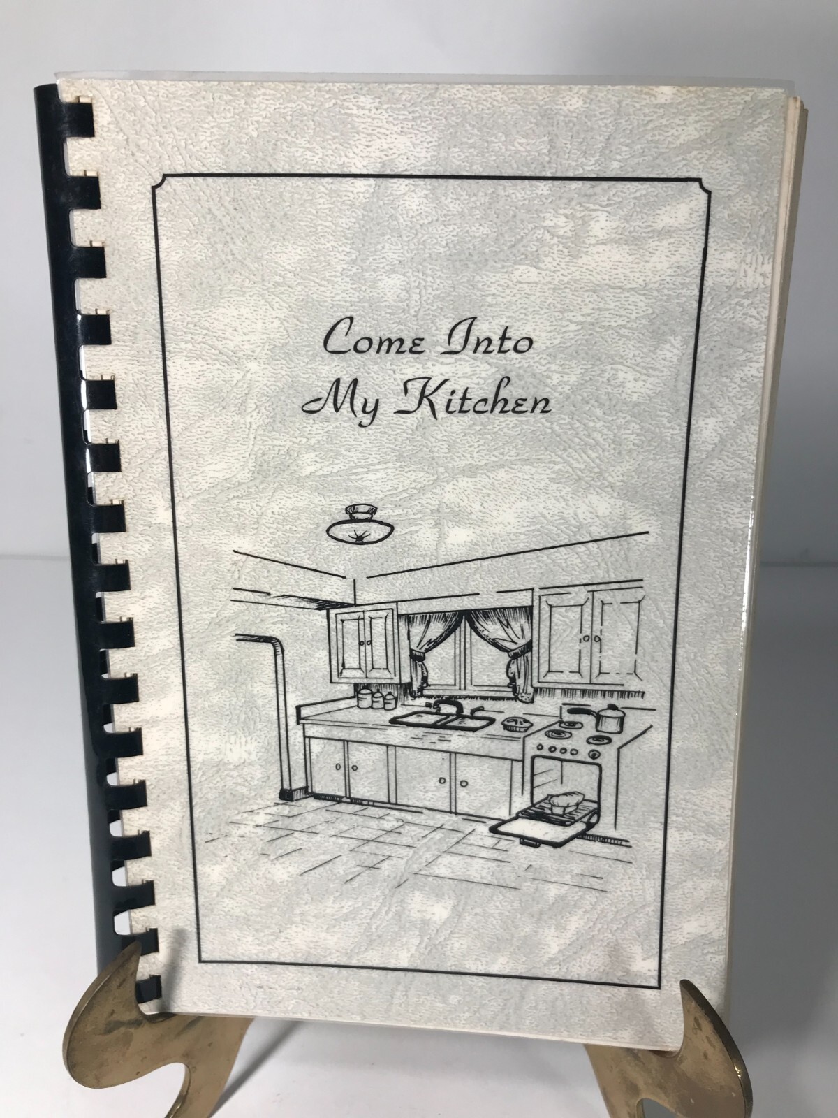 Come Into My Kitchen Vintage Recipes Cookbook by Teresa & Ann Troyer 1981